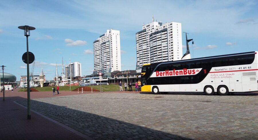 Bremerhaven: Harbor Bus Tour - Enter Havenwelten and watch the harbor work
