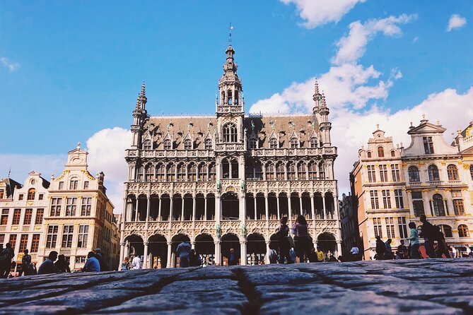 Brussels Highlights Walking and Bus Tour w/ Waffle - The coach changes the scale of Brussels