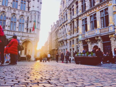 Brussels Highlights: Walking & Bus Tour with Waffle Tasting