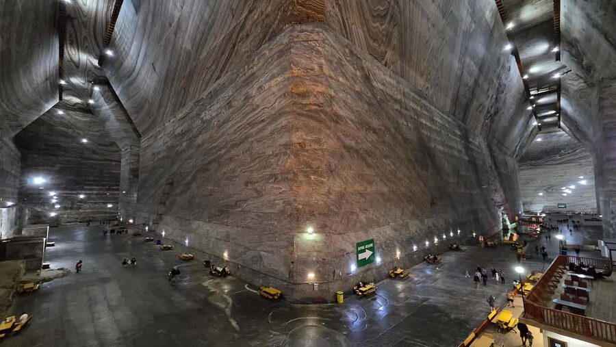 Bucharest Bus Tour: Salt mine & Dracula Tomb Half Day Trip - Guides, communication, and the human side