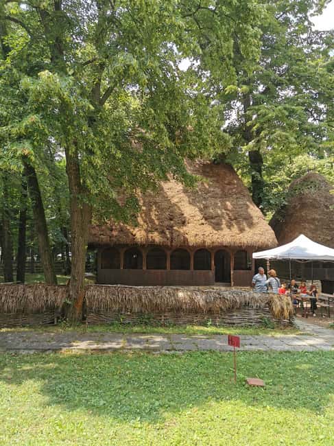 Bucharest short tour Hop-on hop-off format live tourguide - The guide can make or break a short tour