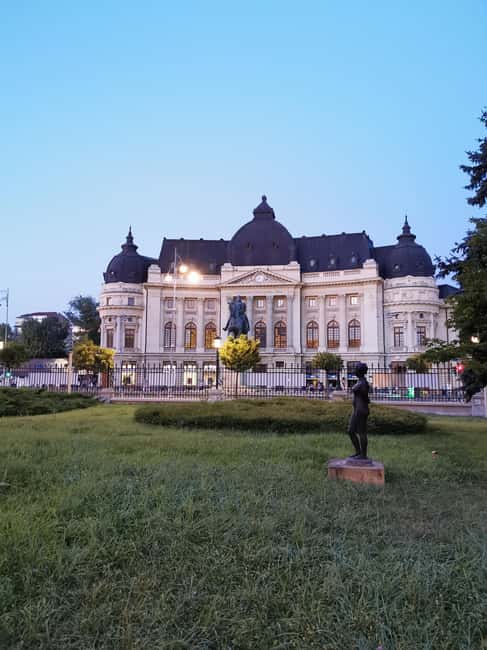 Bucharest short tour Hop-on hop-off format live tourguide - Should you book it?