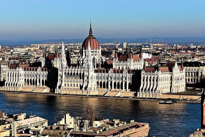 Budapest: 3-Hour Live-guided Bus Tour and 1-hour River Cruise - Why the live guide matters