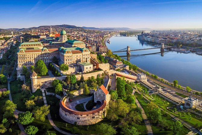 Budapest: 3-Hour Live-guided Bus Tour and 1-hour River Cruise - The Castle District and Fisherman’s Bastion