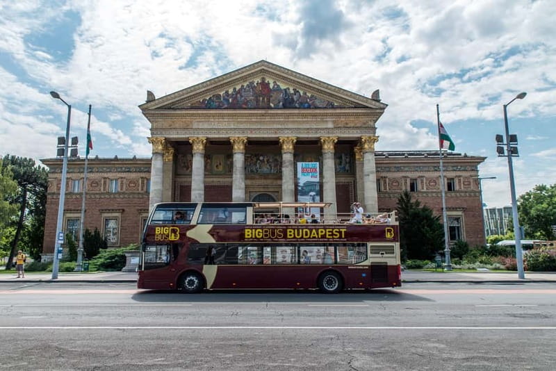 Budapest: Big Bus Hop-On Hop-Off Tour by Open-top Bus - Timing, crowds, and getting around