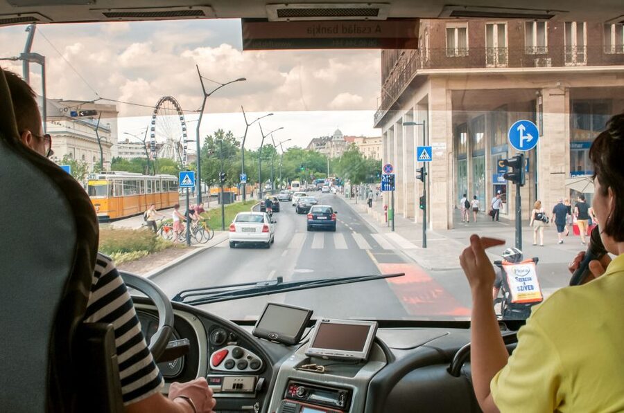 Budapest: Floating Bus Tour by Land and Water - The road tour through central Budapest