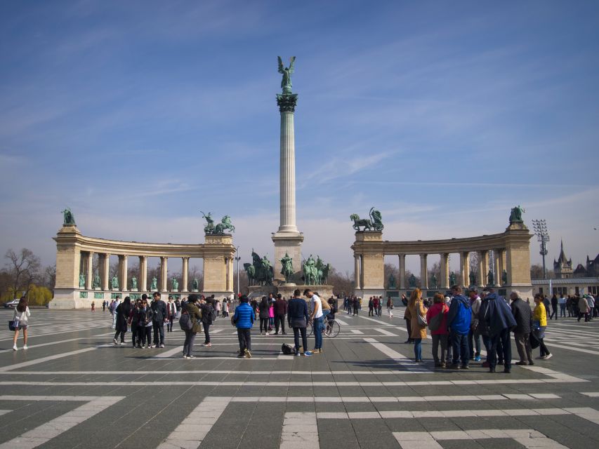 Budapest: Private 3-hour Guided City Tour by Bus - Gellért Hill for the big Budapest view