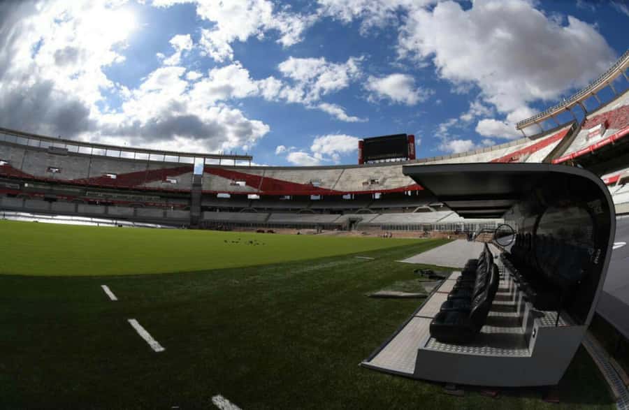Buenos Aires: Hop-On Hop-Off Bus and Football Museums - A city tour built around football