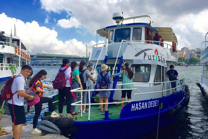 Bus and Boat Two Continents Tour in Istanbul - The guide makes the difference