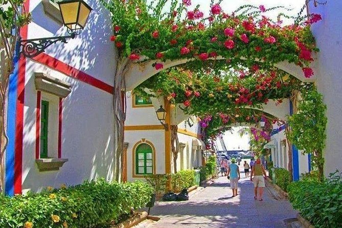 Bus to the local market of Puerto de Mogan - Timing, group size, and pickup advice