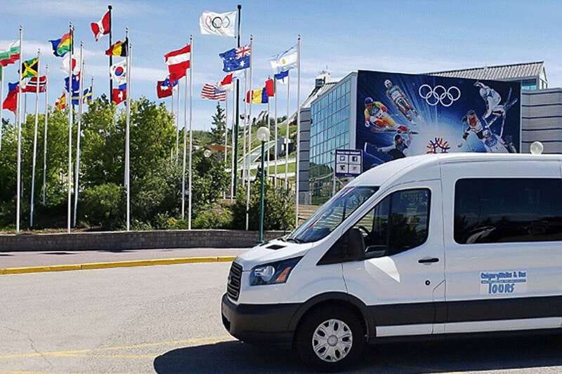Calgary: 3-Hour Sightseeing Bus Tour - Starting at Calgary Tower and entering the city center