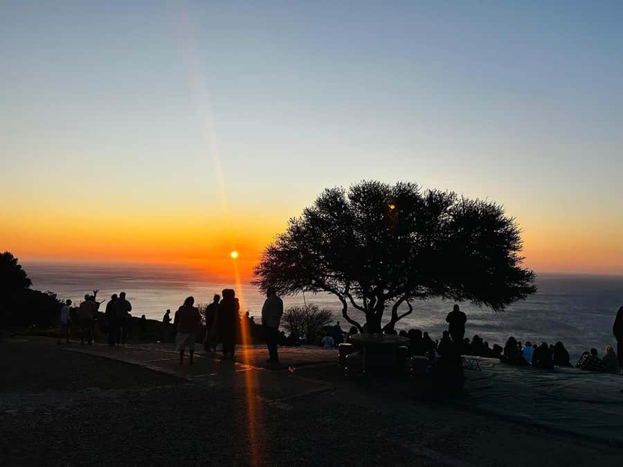 Cape Town: Sunset Bus Tour with Picnic on Signal Hill - Signal Hill gives you Cape Town in three directions