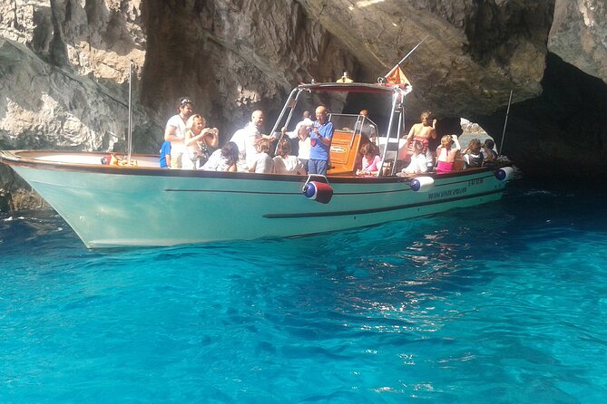 CAPRI - DIY Day Trip Package - BoatTour, BlueGrotto,Bus&Lunch - Taking the bus uphill to Anacapri