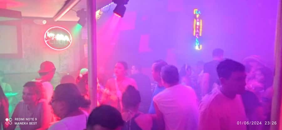 Cartagena: Party on a typical bus crossing the city - Seeing La India Catalina after dark