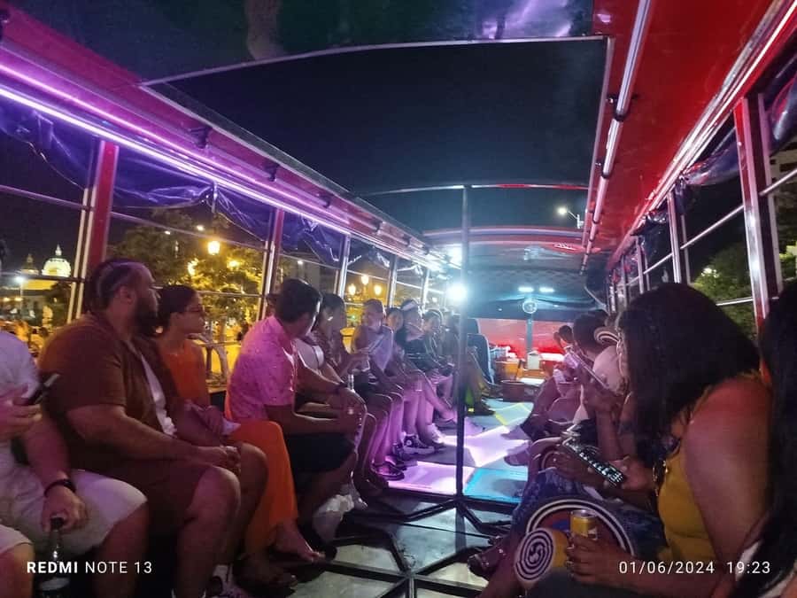 Cartagena: Party on a typical bus crossing the city - Passing through Bocagrande, Manga, and the bay