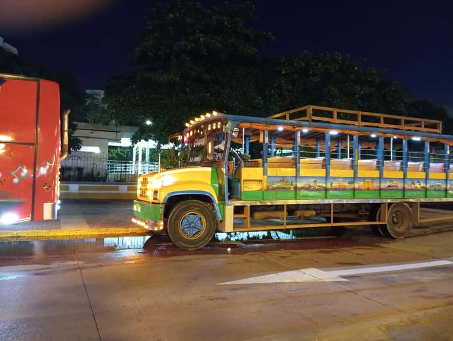 Cartagena: Party on a typical bus crossing the city - Starting in Cartagena’s hotel districts