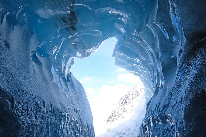 Chamonix & Mont Blanc Guided Day Trip with SkyView Panoramic bus - How the guide affects the day