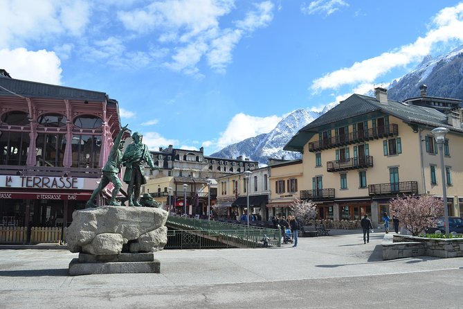 Chamonix & Mont Blanc Guided Day Trip with SkyView Panoramic bus - Who should book this experience?