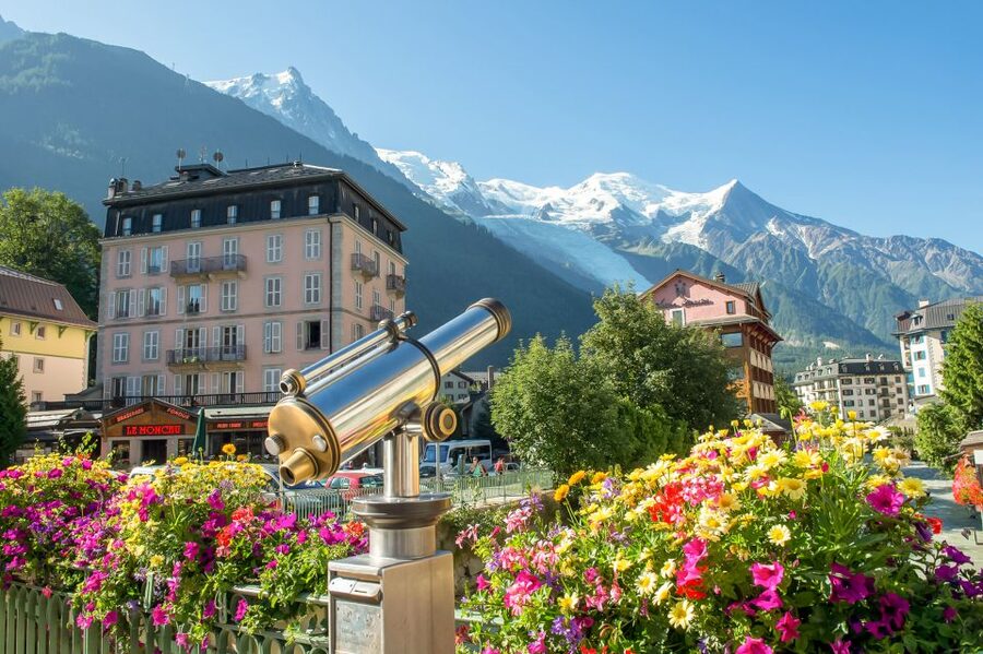 Chamonix & Mont Blanc Scenic Glass-Roof Bus Tour from Geneva - The guide and the value of clear timing