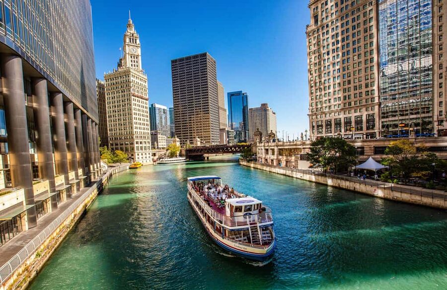 Chicago: Architecture River Tour and Hop-on Hop-off Bus Tour - The open-top bus gives you a useful first look
