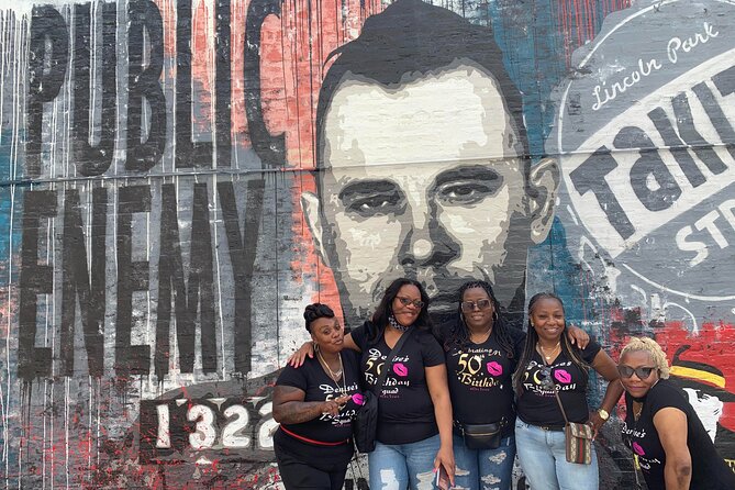 Chicago Crime and Mob Bus Tour - The guides are the heart of the experience