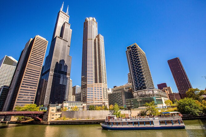 Chicago River Architecture Tour and Big Bus Hop-on Hop-off Tour - A two-day pass gives you room to slow down