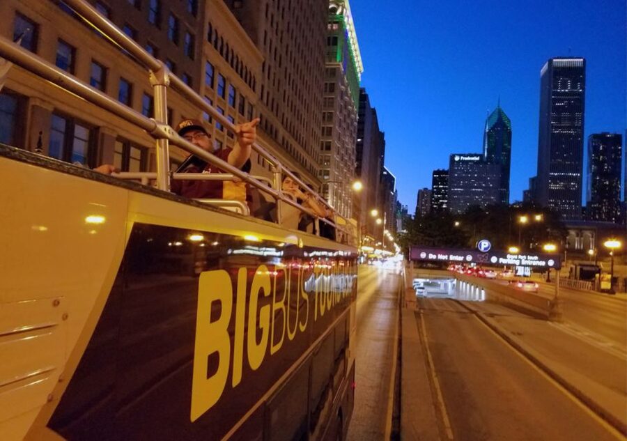 Chicago: Sunset Tour by Open-top Bus with Live Guide - State Street and the Theater District