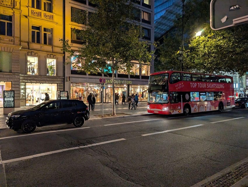 Christmas market lights tour bus through Berlin, free mulled wine (2.5 hours) - Forty-five minutes at Charlottenburg Palace Christmas market