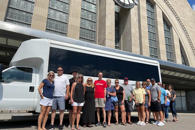 Cincinnati History & Sightseeing Bus Tour - Fountain Square and the center of Cincinnati