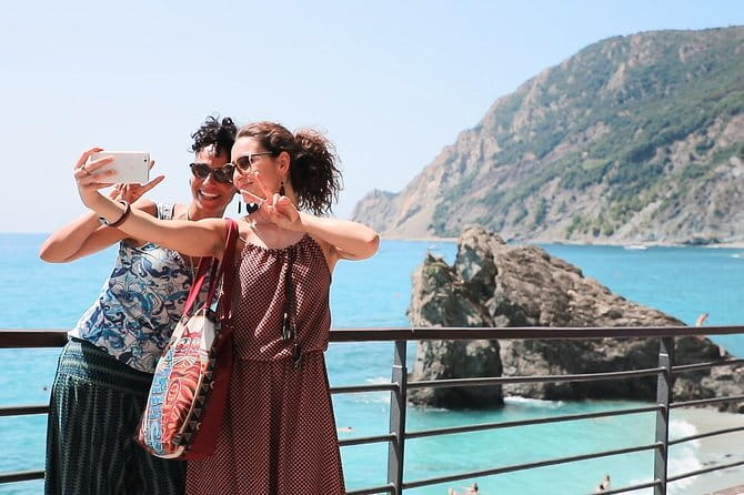 Cinque Terre Day Trip from Florence: Guided Round-Trip Bus - How to move between the villages