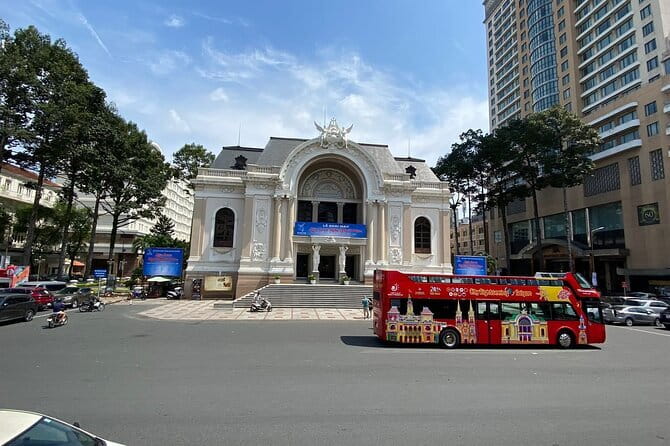City Sightseeing Saigon Bus Tour - Starting at the Opera House without confusion