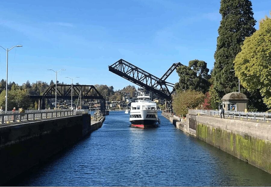 City Sightseeing Seattle: HOHO Bus Tour + Locks Cruise - Pike Place Market and nearby downtown stops