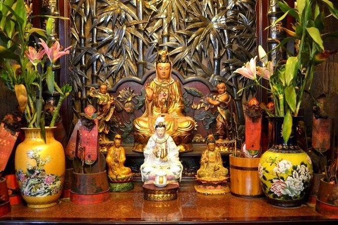 Coach Tour: Hong Kong Heritage Discovery - Tai Po Market and the local snack stop