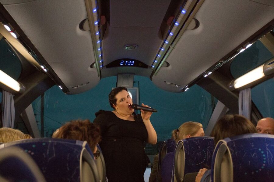 Cologne: 1.5-Hour Comedy Bus Tour - A comedy show with Cologne outside the windows