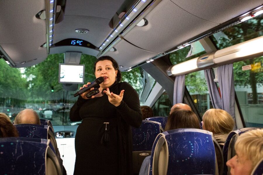 Cologne: 1.5-Hour Comedy Bus Tour - Comedy comes before sightseeing