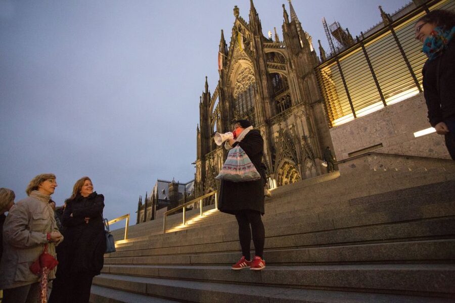 Cologne: 1.5-Hour Comedy Bus Tour - The German-language requirement is important