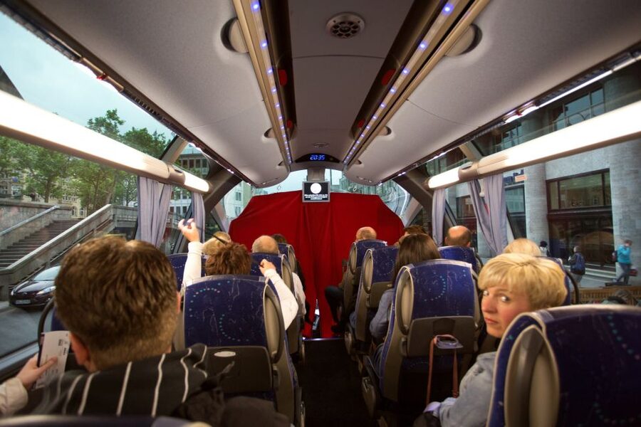 Cologne: 1.5-Hour Comedy Bus Tour - The performers and the tone of the show