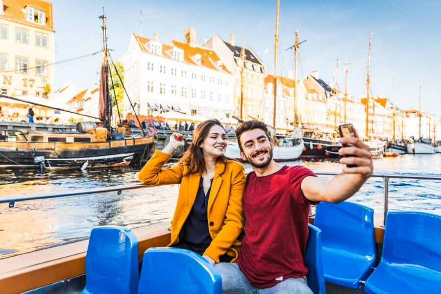 Copenhagen: Hop-On Hop-Off Bus Tour with Boat Tour Option - Rosenborg Castle and the return to the center
