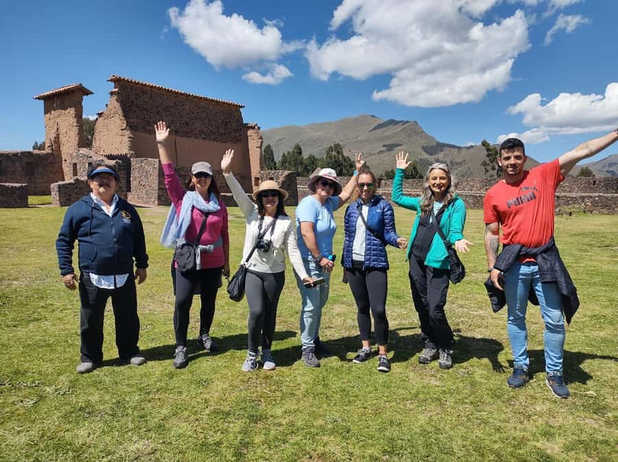 Cusco: Bus Turistico Puno Cusco con Tour y Buffet - La Raya and the Chimboya view