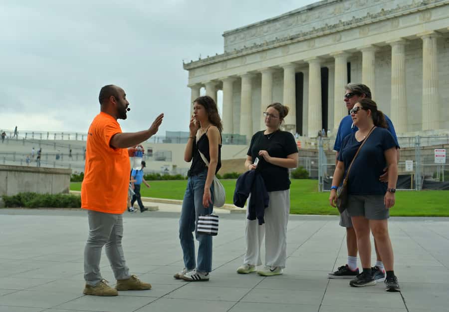 D.C: Monuments & History Guided Open-Air Bus Tour-Day &Night - A fast first look at Washington’s monumental core