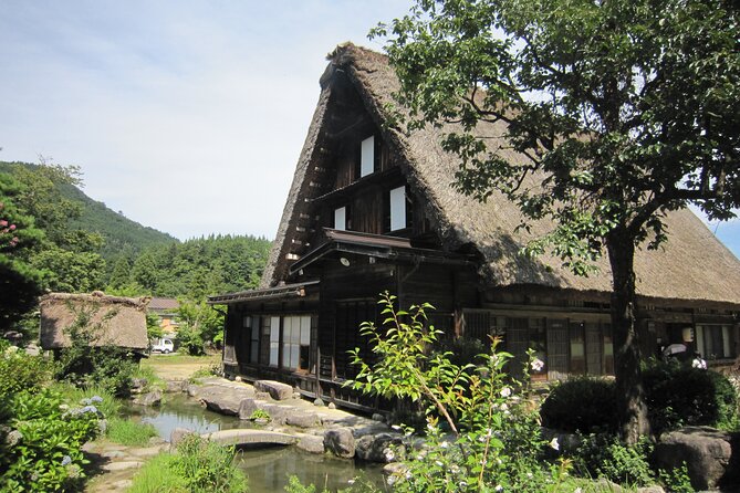 [Day trip bus tour from Kanazawa Station] Weekend only! World Heritage Shirakawago Day Bus Tour - Lunch in the Hida style