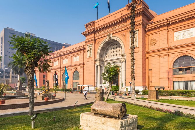 Day Trip to Cairo From Sharm El-Sheikh by Bus - The guide and group size