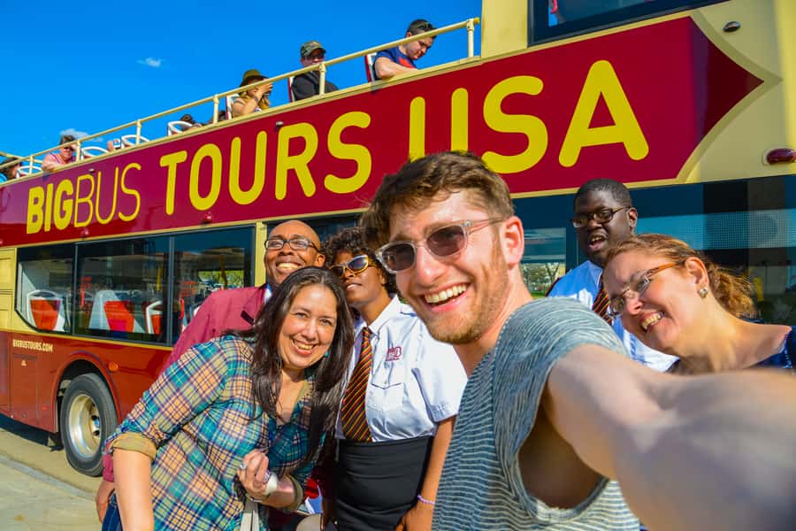 DC: Hop-on Hop-off, Arlington Walking Tour, and Night Tour - A practical way to cover a spread-out capital