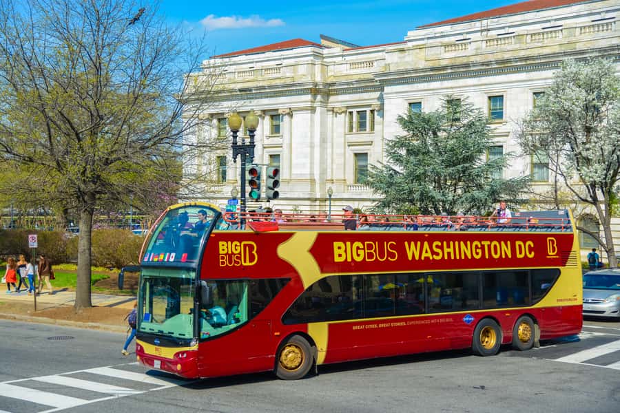 DC: Hop-on Hop-off, Arlington Walking Tour, and Night Tour - The 6:30 PM sunset and night circuit