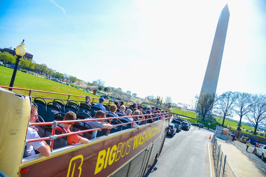 DC: Hop-On Hop-Off with 17 Stops plus Arlington Walking Tour - Arlington Cemetery adds the most meaningful part of the day