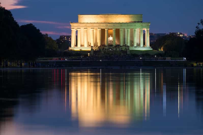 DC: Open-top Monuments and Memorials Sightseeing Night Tour - Why Washington looks better after dark