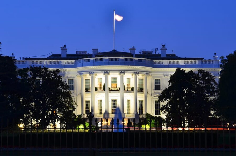 DC: Open-top Monuments and Memorials Sightseeing Night Tour - Live guides, digital narration, and what you will hear