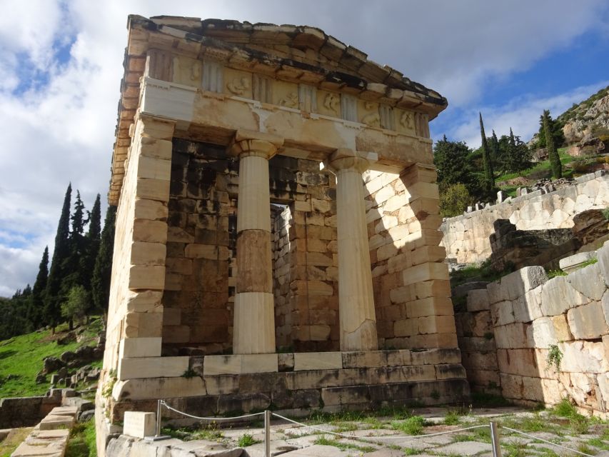 Delphi and Meteora: 2-Day Bus Tour from Athens - Thermopylae and the road through central Greece