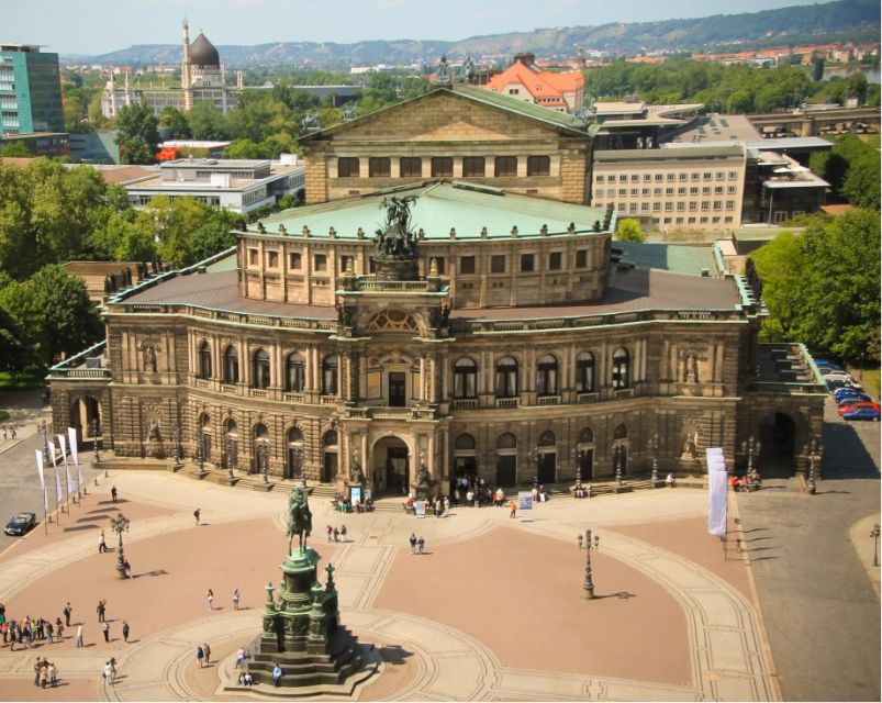 Dresden: 1.5-Hour Comedy Bus Tour in German - Dresden sightseeing with a comic script