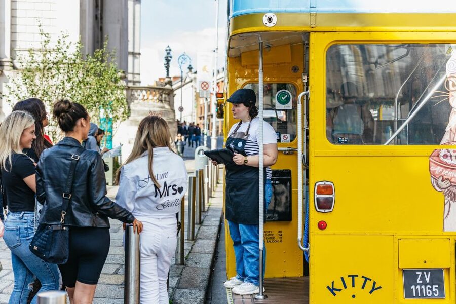 Dublin: Afternoon Tea Vintage Bus Tour - A Dublin sightseeing ride with tea at the center